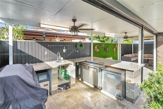 10365 SW 9th Terrace in Miami, FL - Building Photo - Building Photo