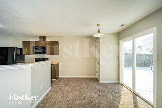 7234 Parklake Cir in Indianapolis, IN - Foto de edificio - Building Photo