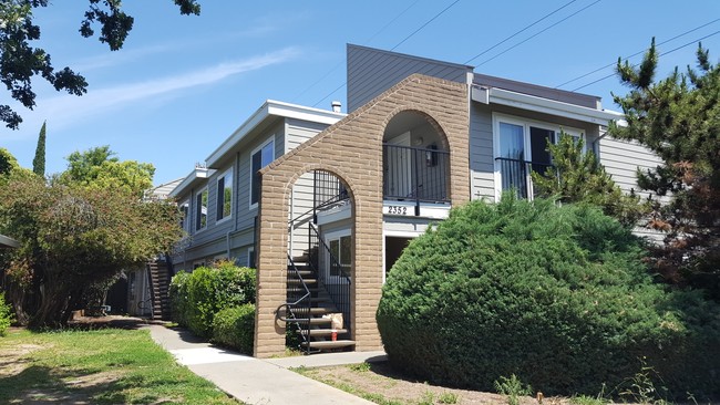 Villa Palms Apartments in Sacramento, CA - Foto de edificio - Building Photo