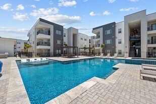 Desert Commons East in El Paso, TX - Building Photo