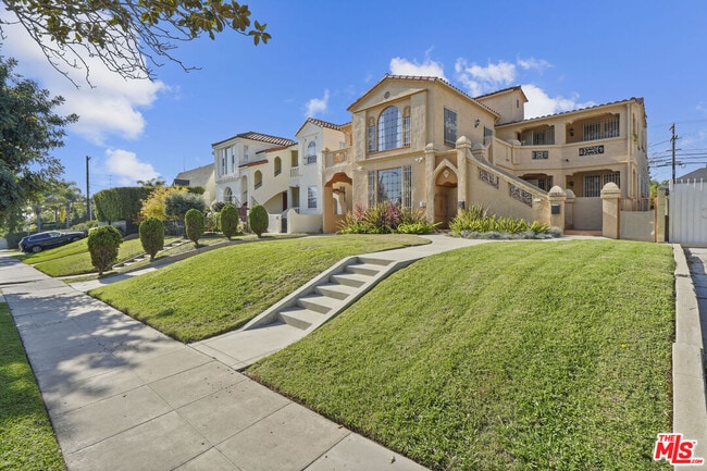 1143 S Rimpau Blvd in Los Angeles, CA - Building Photo - Building Photo