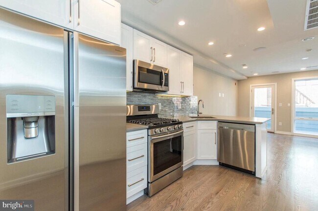 property at 1707 Bainbridge St