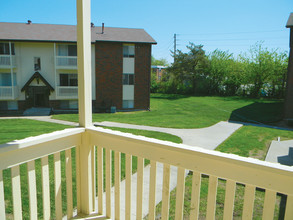 Broadway Apartments in Columbia, MO - Foto de edificio - Building Photo