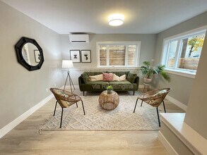 5886 SE 46th Ave in Portland, OR - Building Photo - Building Photo