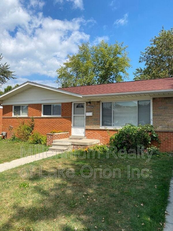 24586 Roxana Ave in Eastpointe, MI - Building Photo - Building Photo