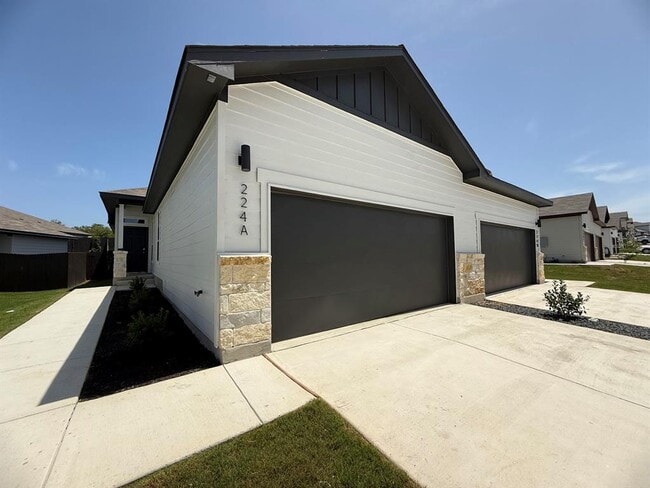 224 Schrader Dr in Buda, TX - Building Photo - Building Photo