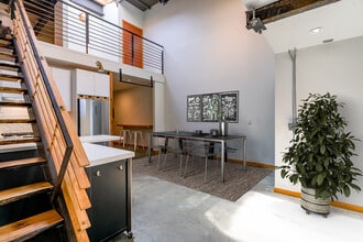 2323 Magnolia St, Unit Suite 6 in Oakland, CA - Foto de edificio - Building Photo