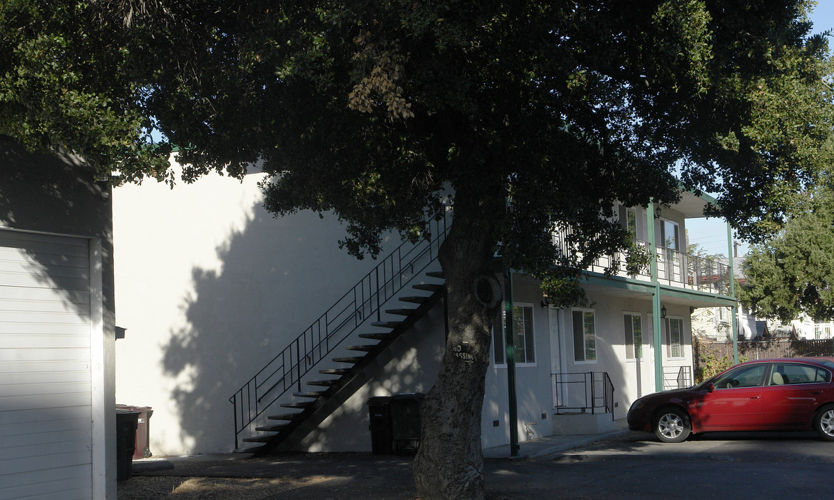 1318 Terrace Ave in Hayward, CA - Foto de edificio
