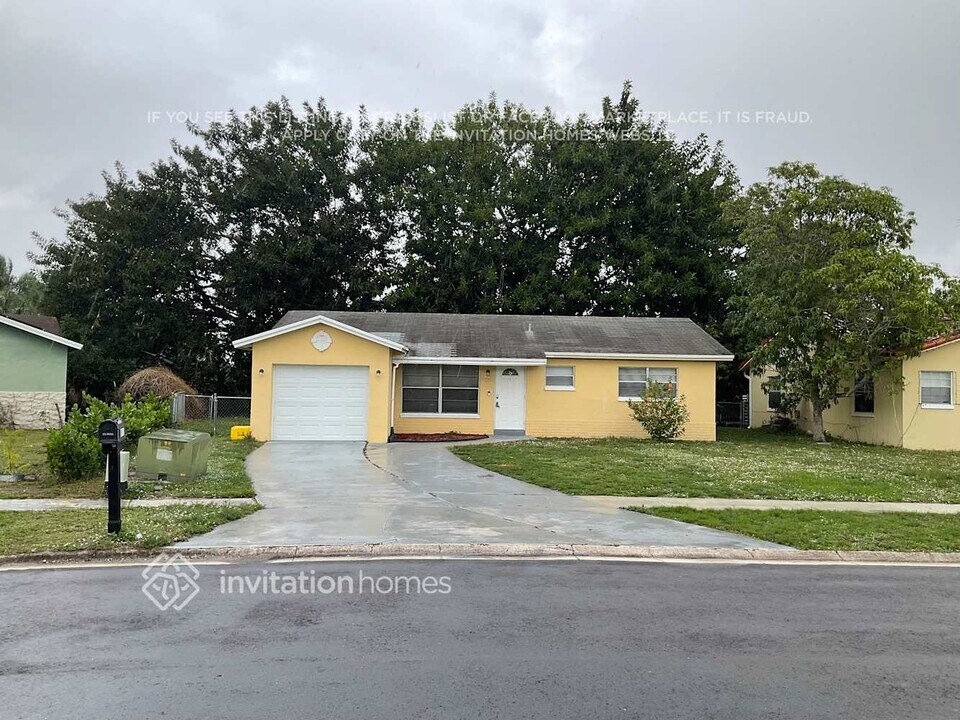 9019 SW 9th St in Boca Raton, FL - Building Photo