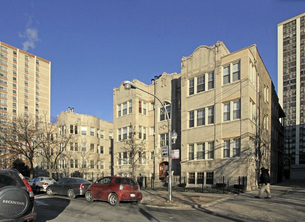 814-826 W Sunnyside Ave in Chicago, IL - Building Photo