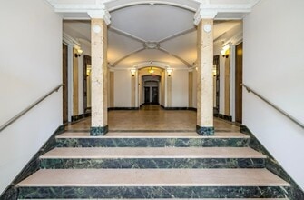 5616 Pershing Apartment in St. Louis, MO - Building Photo - Interior Photo