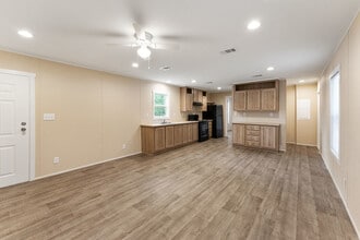 208 Wildflower in Enchanted Oaks, TX - Building Photo - Building Photo