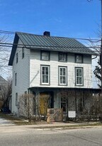 744 Main St in Greenport, NY - Building Photo