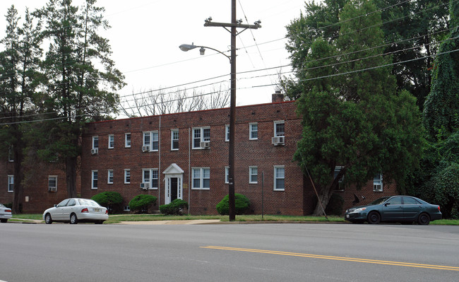 5720 Washington Blvd in Arlington, VA - Building Photo - Building Photo