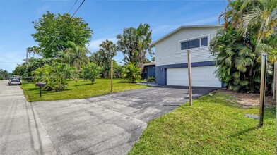 2700 SW 34th Ave in Fort Lauderdale, FL - Building Photo - Building Photo