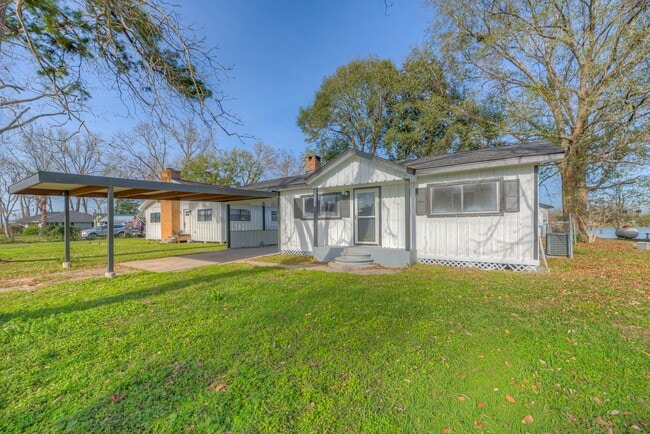 1606 E Taylor Lake Cir in Livingston, TX - Building Photo - Building Photo