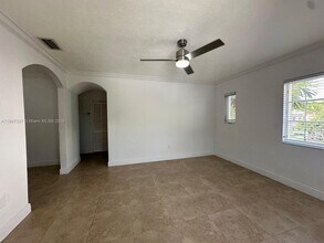 3235 S Le Jeune Rd in Miami, FL - Building Photo - Building Photo