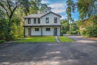 226 E Bradford Rd in Tallahassee, FL - Foto de edificio - Building Photo