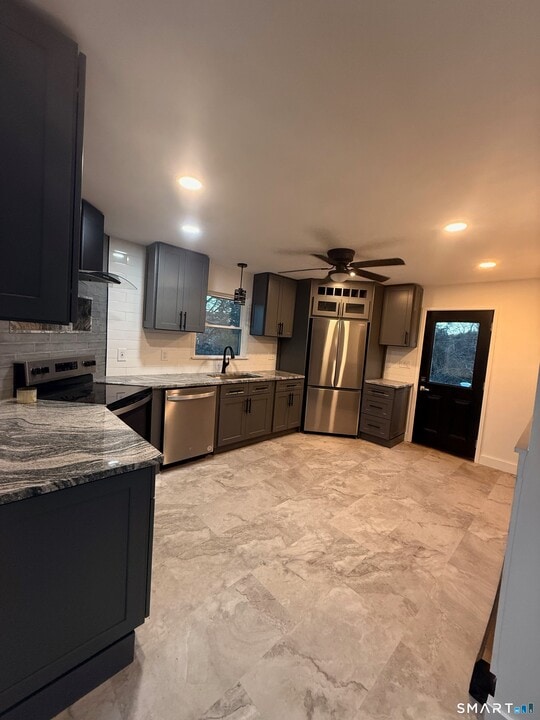 8 Eddy Rd in Montville, CT - Building Photo