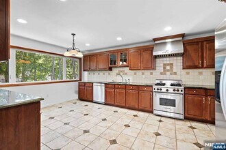 111 Ramille in Paramus, NJ - Building Photo - Building Photo
