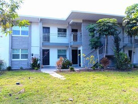 116 Southwest Jefferson Cir N in St. Petersburg, FL - Building Photo
