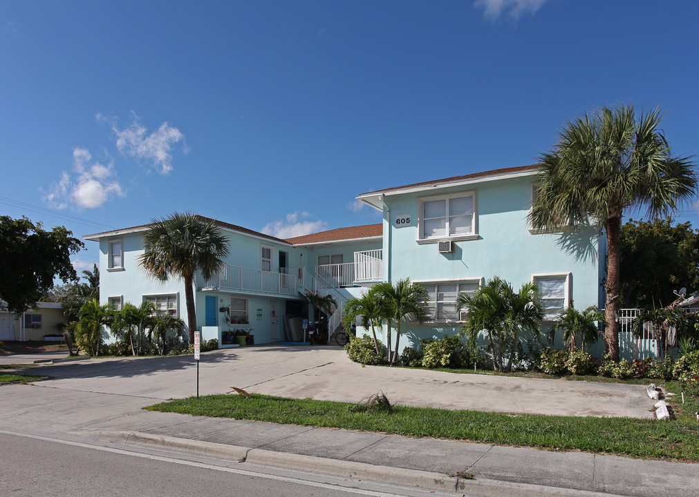 605 N Federal Hwy in Lake Worth, FL - Building Photo