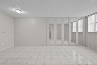 9440 W Flagler St in Miami, FL - Building Photo - Building Photo
