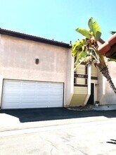 4832 King Cir in Huntington Beach, CA - Foto de edificio - Building Photo