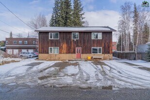 615 Ginko Rd, Unit Apartment 3 in Fairbanks, AK - Building Photo