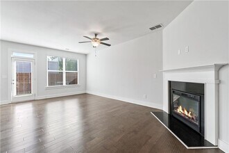 5311 Bentayga Dr in Lithonia, GA - Foto de edificio - Building Photo