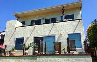 7103 Rindge Ave in Playa Del Rey, CA - Foto de edificio - Building Photo