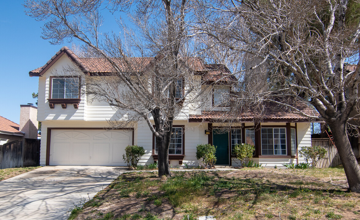 39364 Harvard Ln in Palmdale, CA - Building Photo