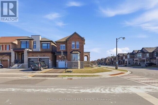 42 Port Renfrew Ave in Vaughan, ON - Building Photo - Building Photo