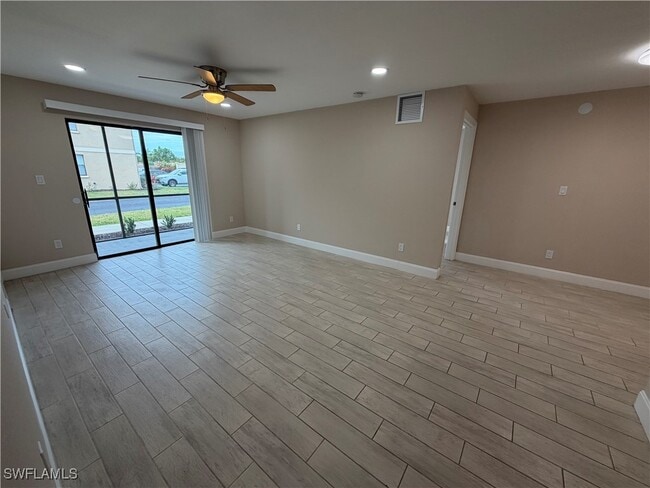 5317 Summerlin Rd in Ft. Myers, FL - Foto de edificio - Building Photo