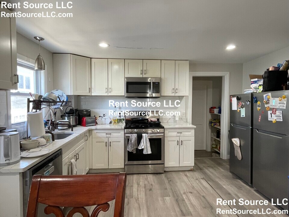 73 Thorndike St in Cambridge, MA - Building Photo