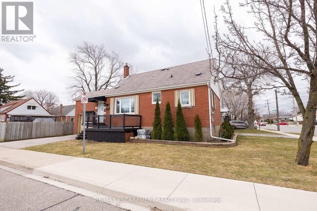 4 Sunning Hill Ave in Hamilton, ON - Building Photo - Building Photo