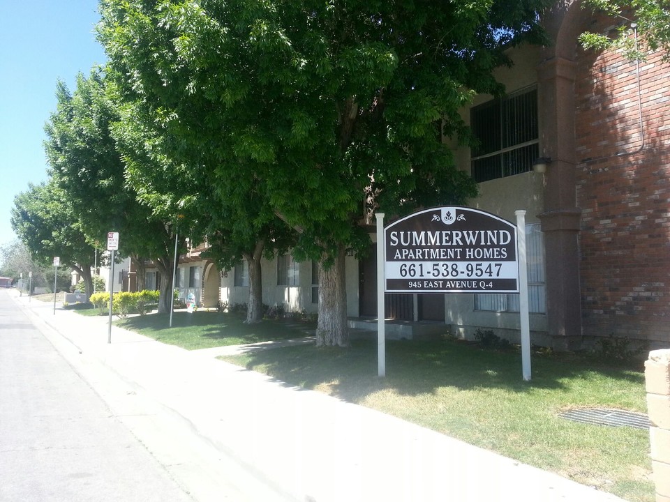 Summer Wind Apartments in Palmdale, CA - Foto de edificio