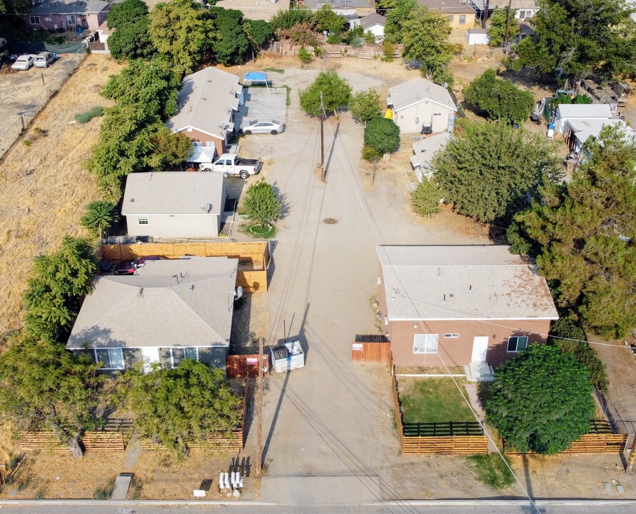 216 Ohio Dr in Bakersfield, CA - Building Photo