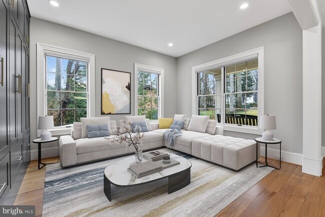 7002 River Oaks Dr in McLean, VA - Building Photo - Building Photo