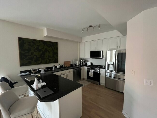 40 E Northwest Hwy, Unit Downtown Condo in Mount Prospect, IL - Building Photo - Building Photo