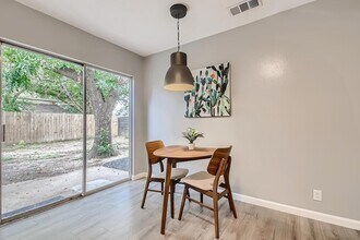 10401 Burmaster Ln, Unit B in Austin, TX - Building Photo - Building Photo