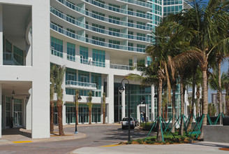 The Plaza at Oceanside in Pompano Beach, FL - Building Photo - Building Photo