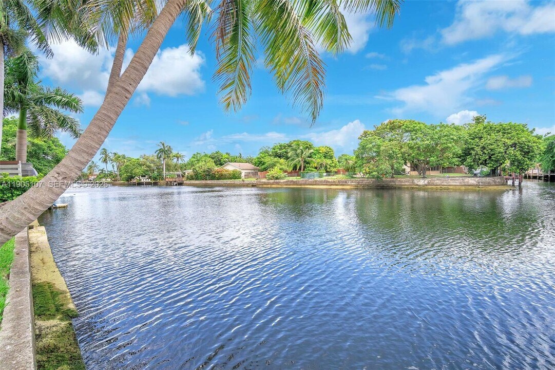 2702 Scott St in Hollywood, FL - Building Photo