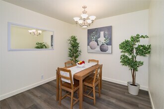 Fountain Circle Townhomes in Davis, CA - Foto de edificio - Interior Photo