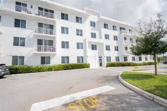 2651 NE 212th Ter, Unit 103 in Miami, FL - Building Photo - Building Photo