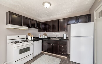 Lakeside Villas in Columbus, OH - Building Photo - Building Photo