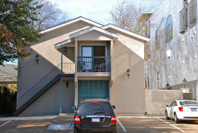 St. Charles Apartments in Dallas, TX - Building Photo - Building Photo