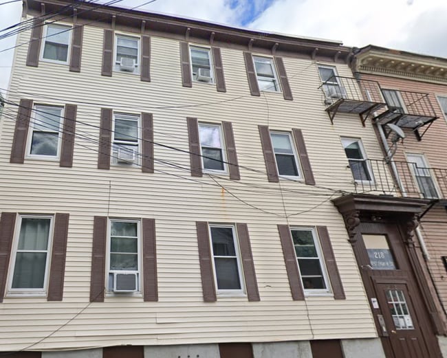 218 W 8th St, Unit 3