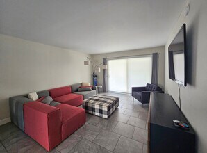2160 S Palm Canyon Dr in Palm Springs, CA - Building Photo - Building Photo
