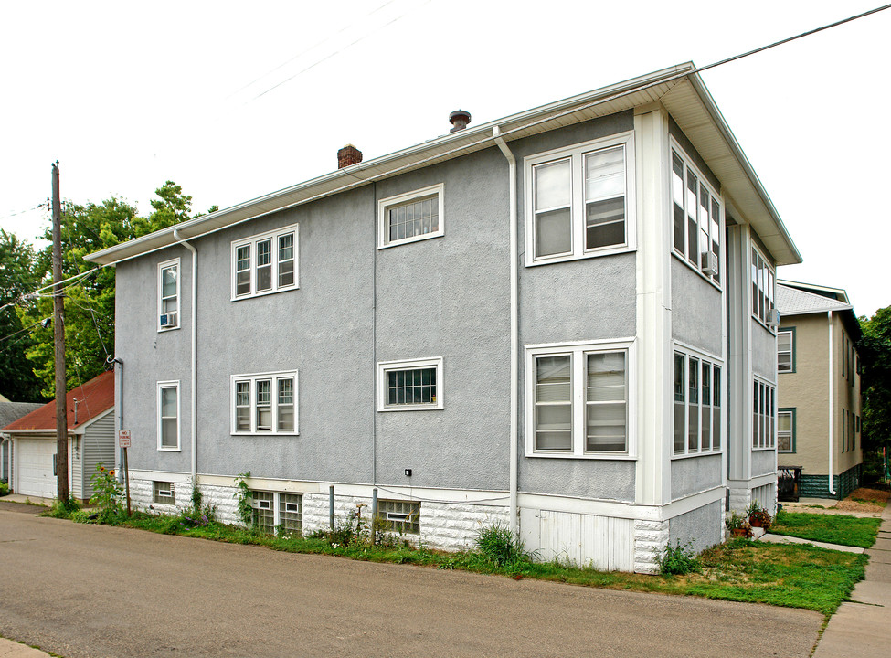 100 Fairview Ave N in St. Paul, MN - Building Photo